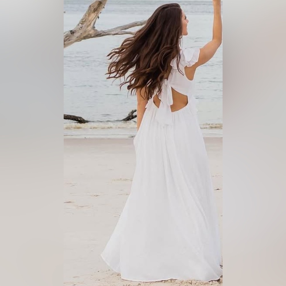 Elegant White Maxi Dress - Picture 3 of 3